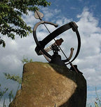 Esschert Design TH28 Cast Iron Sundial - Image 3