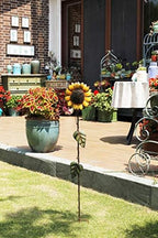 E-view Metal Sunflower Garden Stakes - Spring Outdoor Decorative Plant Flower Stake - Lawn & Yard Ornaments 39" Tall - Image 6